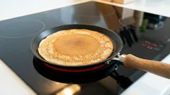 För att förhindra att pannkakor fastnar: tillsätt detta i smeten så blir den första pannkakan inte klumpig.