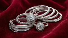 Silver kommer att glänsa som nytt: ett snabbt sätt att återställa smyckens ursprungliga utseende