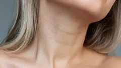 Enkla vanor som hjälper dig att hålla huden på halsen ung och smidig.