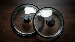 Rengör glaslock som blivit mjölkiga: enkel metod som löser fettfilmen