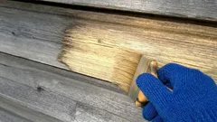 Träblekning utan slipning: så får du grånat trä ljust igen steg för steg