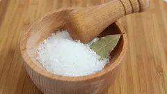 En skål med salt och tre lagerblad på fönsterbrädan: en beprövad metod för att lösa ett vanligt problem