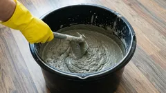 Hälla vatten i cementen eller tvärtom: kom ihåg rätt sätt att blanda bruket