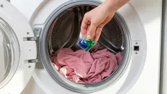 Varför tvättkapslar inte löses upp i tvättmaskinen: de vanligaste misstagen